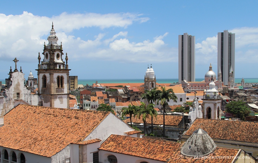 Situação atual do recife antigo, com as torres já construídas