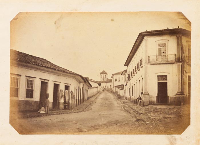 Ladeira de Santo Antônio, hoje rua Dr. Falcão Filho, vendo‐se a igreja de Santo Antônio, localizada na atual praça do Patriarca, São Paulo, c. 1862