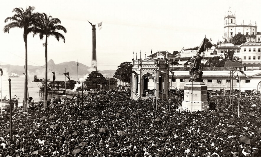 Festa de inauguração da estátua de Pedro Álvares Cabral, no ano de 1900. 