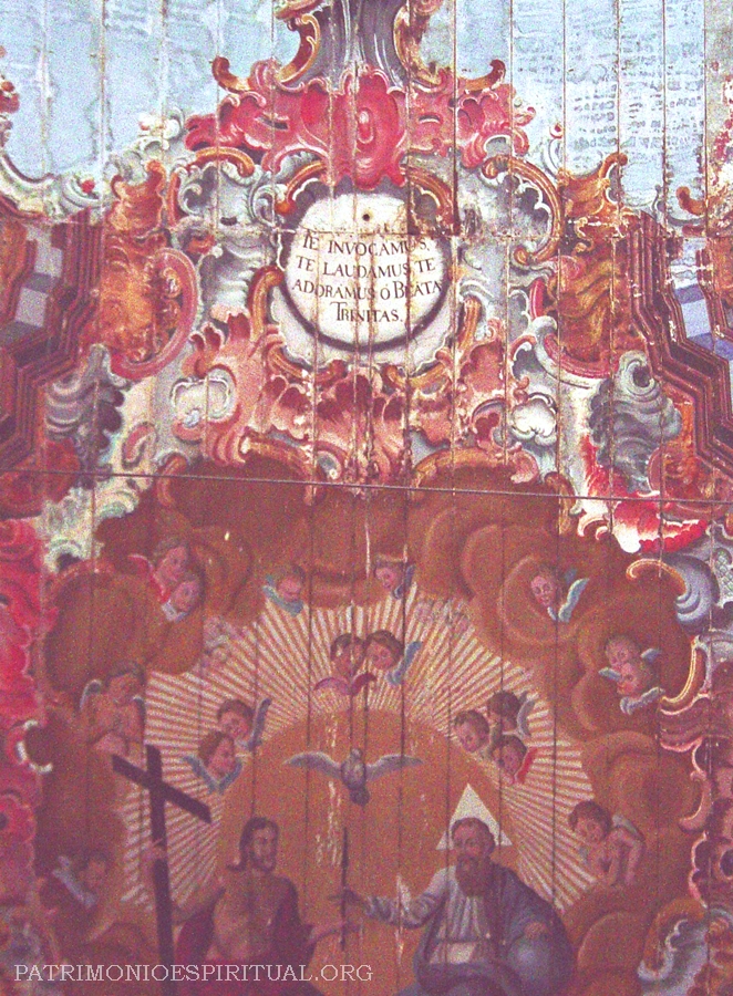Detalhe da pintura no forro da nave principal